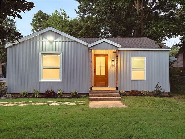 421 S Washington Street , Siloam Springs, AR 72761