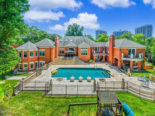 25 Lake Road, Lake Success, NY 11020