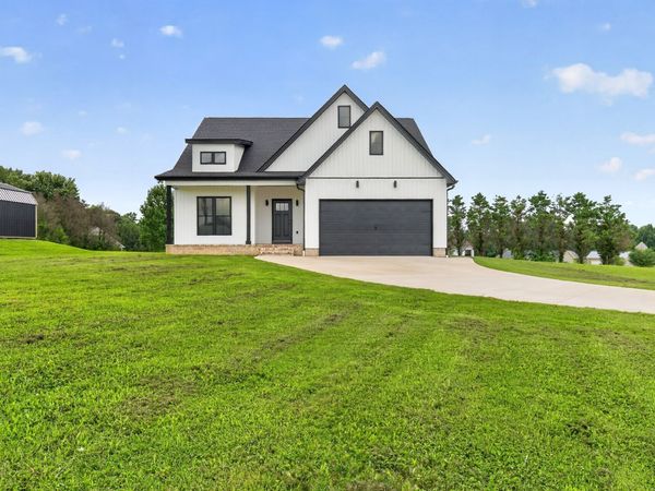 28 Harding Rd , Leoma, TN 38468