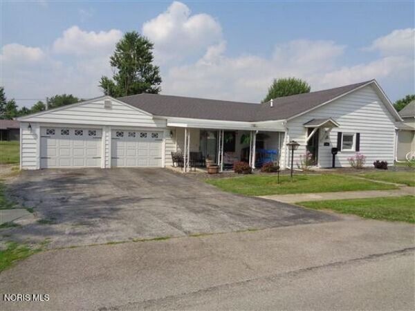 212 W Sugar Street, Leipsic, OH 45856