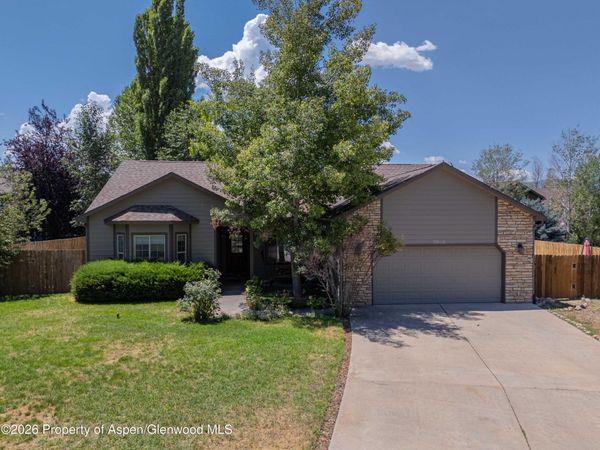 8 Stagecoach Lane, Carbondale, CO 81623