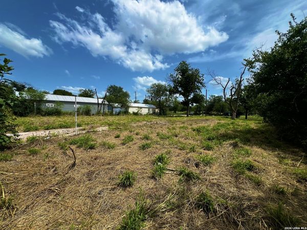 1720 W Salinas, San Antonio, TX 78207