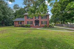 1092 Greenview Dr photo 4