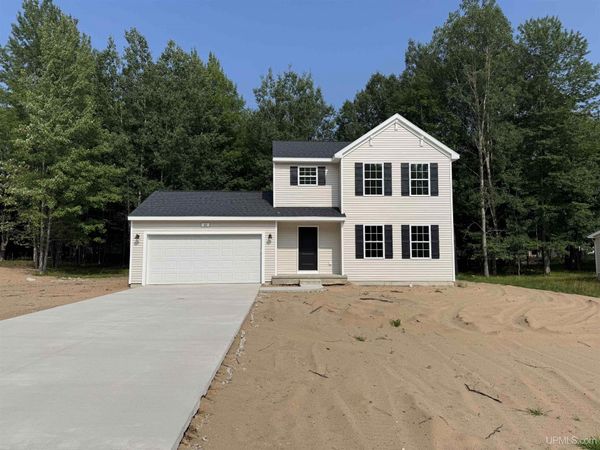 41 Tipperary Road, Gladstone, MI 49837