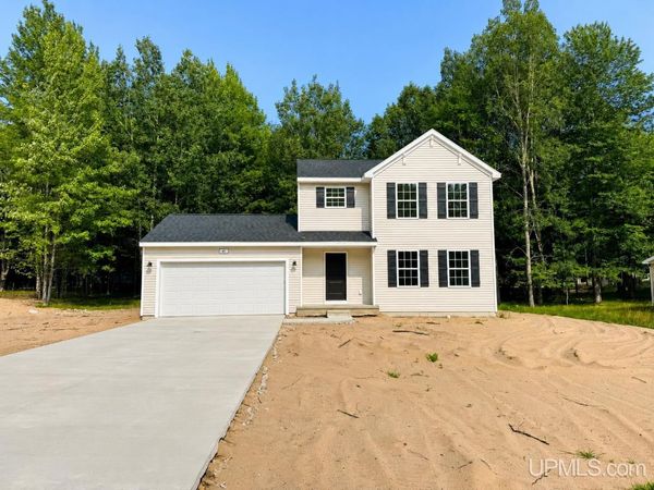 41 Tipperary Road, Gladstone, MI 49837