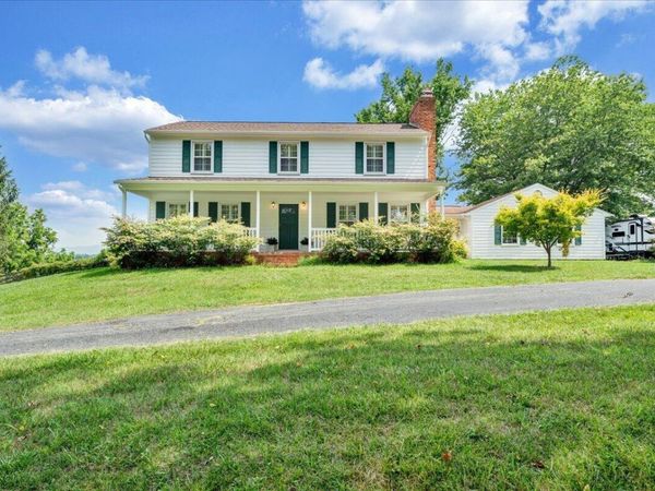 452 Country Club RD, Troutville, VA 24175