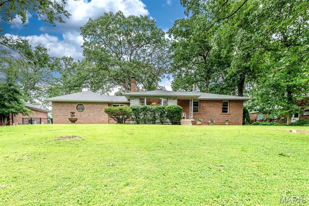 7425 Raleigh Drive , Saint Louis, MO 63123 Main Photo