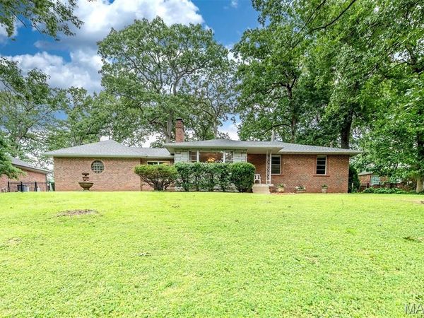 7425 Raleigh Drive , St Louis, MO 63123
