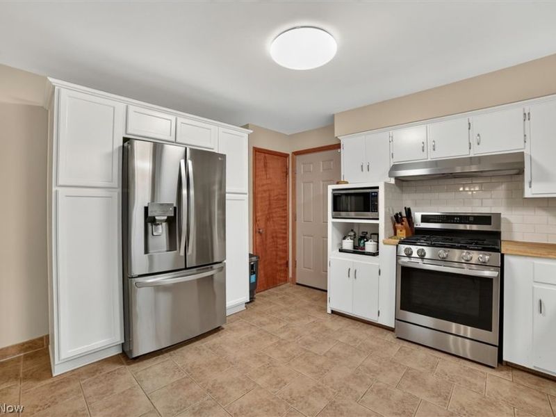 673 Knollwood Drive, Green, OH 44685 Photo 12