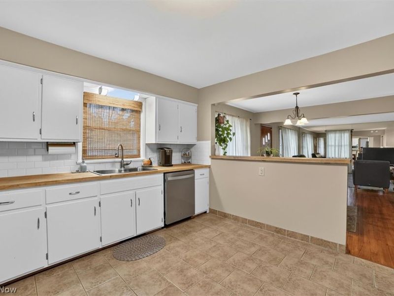 673 Knollwood Drive, Green, OH 44685 Photo 14