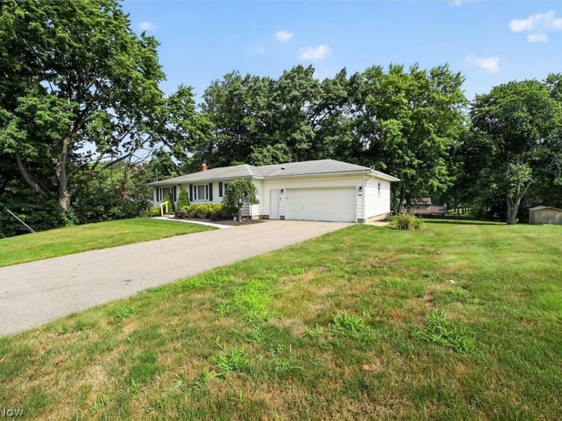 673 Knollwood Drive, Green, OH 44685 Photo 2