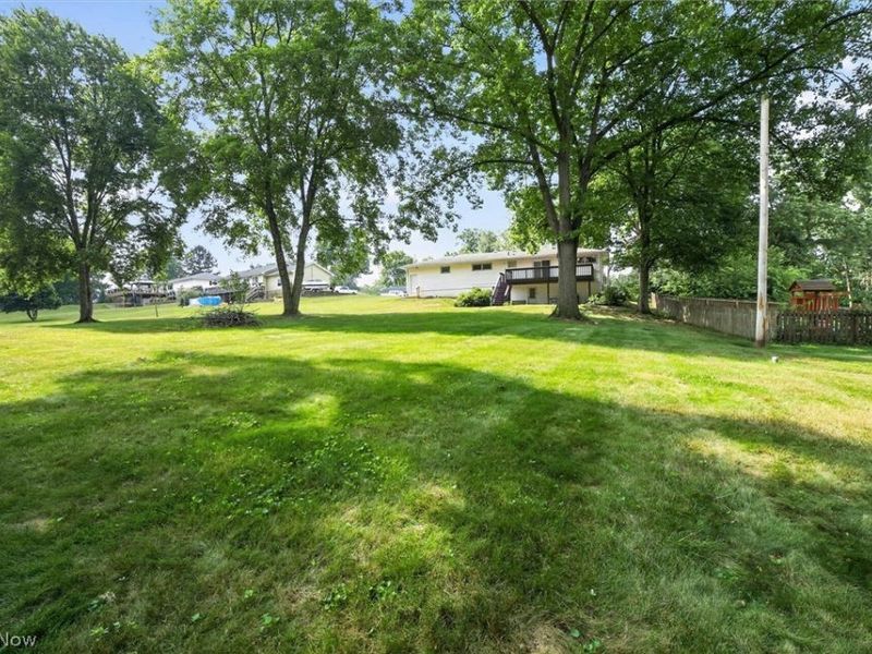 673 Knollwood Drive, Green, OH 44685 Photo 3