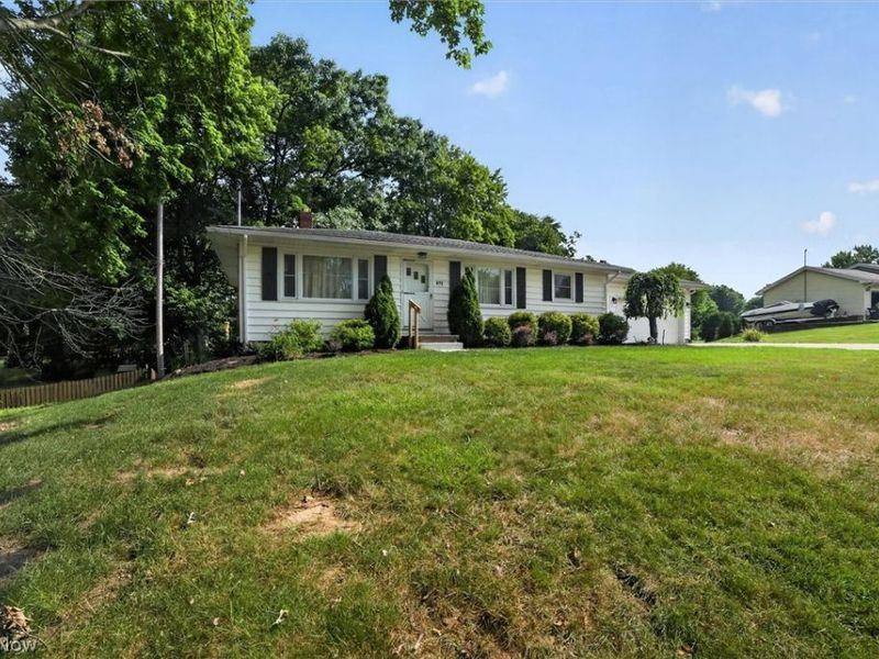 673 Knollwood Drive, Green, OH 44685 Photo 4