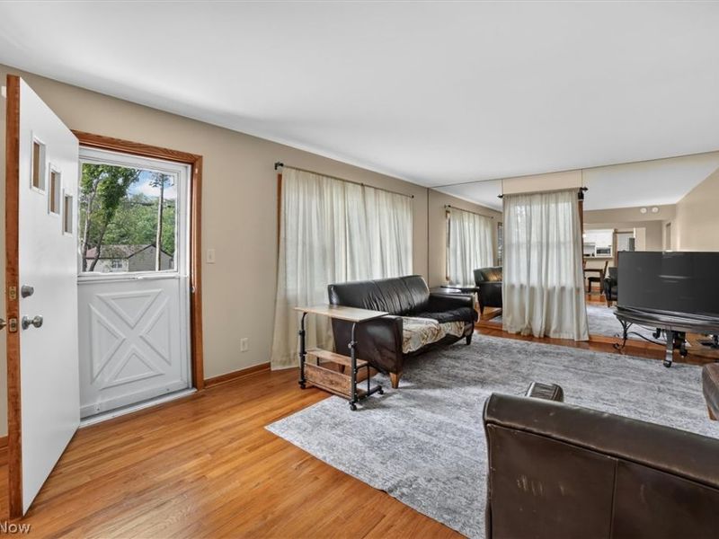 673 Knollwood Drive, Green, OH 44685 Photo 5