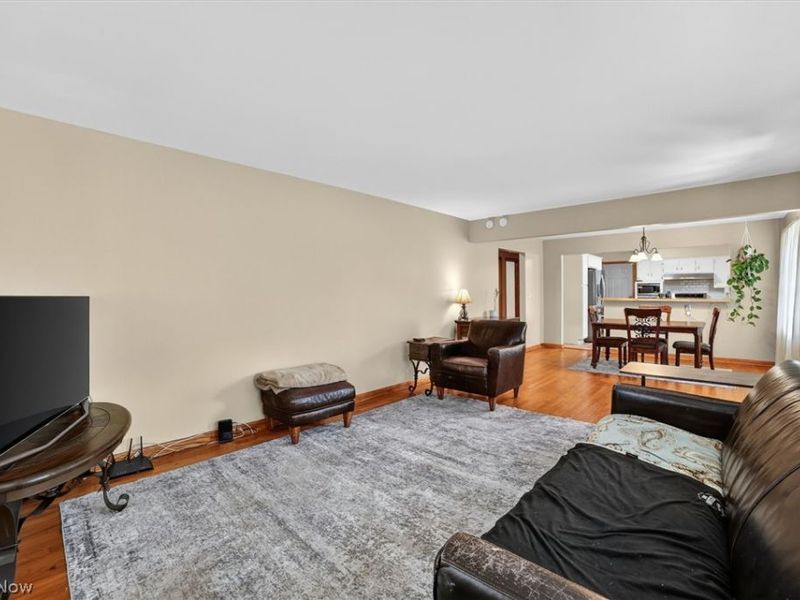 673 Knollwood Drive, Green, OH 44685 Photo 8