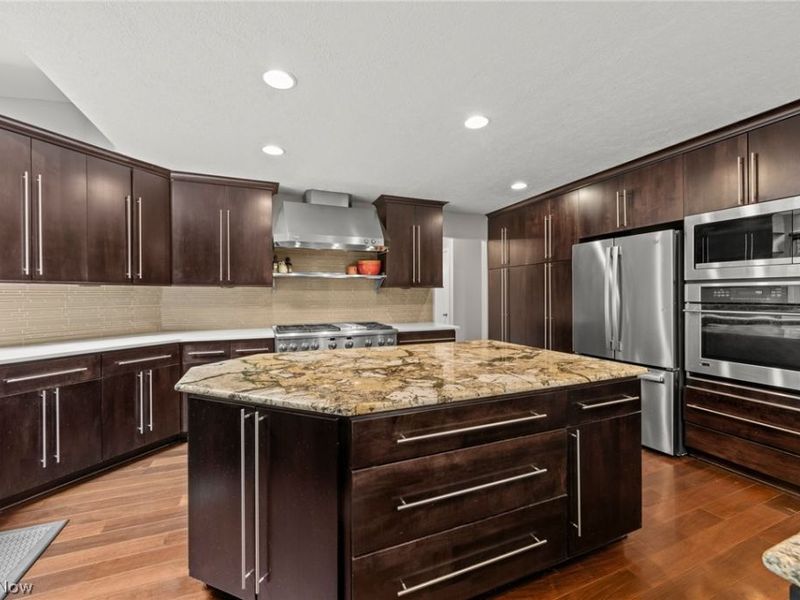 125 Orange Tree Drive, Orange, OH 44022 Photo 12