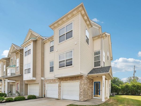 17633 Wildwood Lane, Unit 311, Cleveland, OH 44119