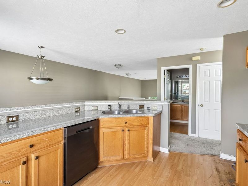 17633 Wildwood Lane, Unit 311, Cleveland, OH 44119 Photo 16