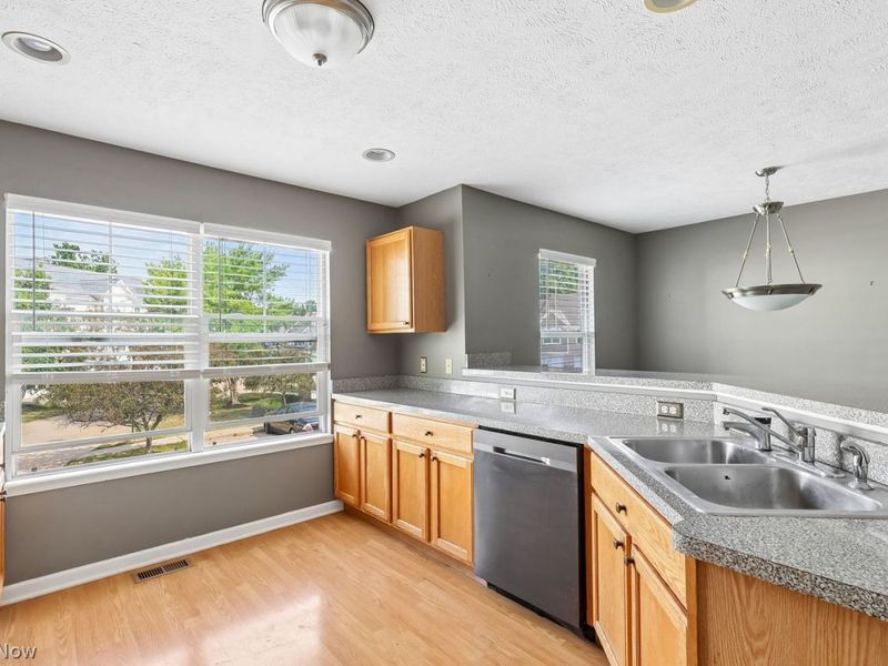 17633 Wildwood Lane, Unit 311, Cleveland, OH 44119 Photo 17