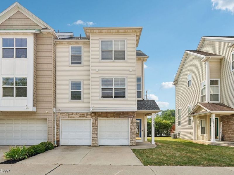 17633 Wildwood Lane, Unit 311, Cleveland, OH 44119 Photo 2