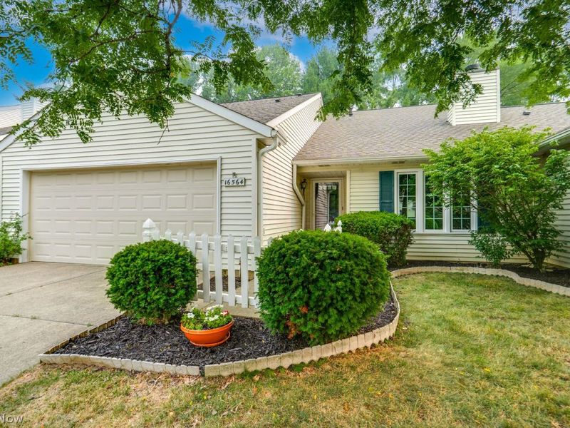 16564 Lake Circle Drive, Strongsville, OH 44136 Photo 2