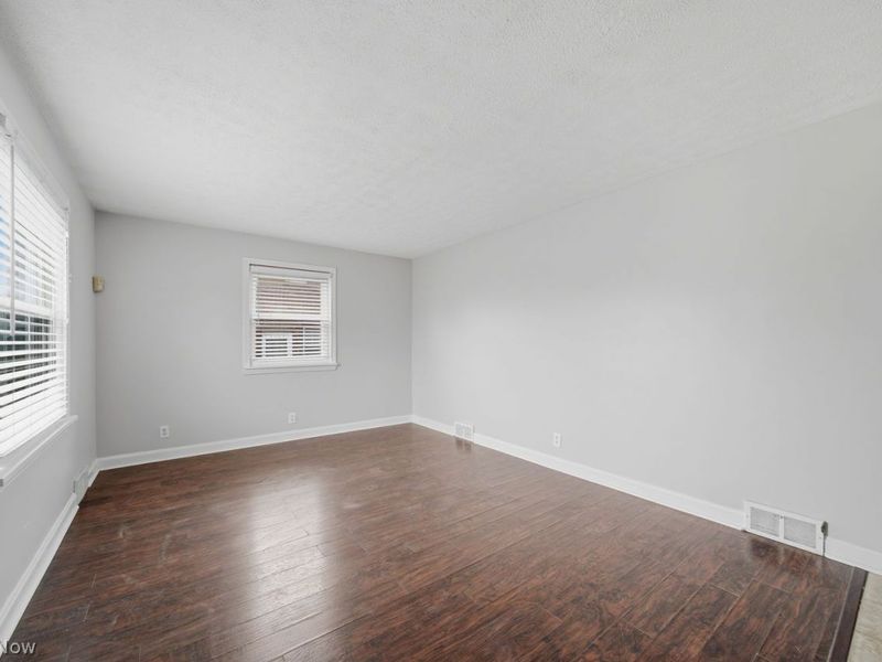 427 Valleyview Avenue NW, Canton, OH 44708 Photo 3