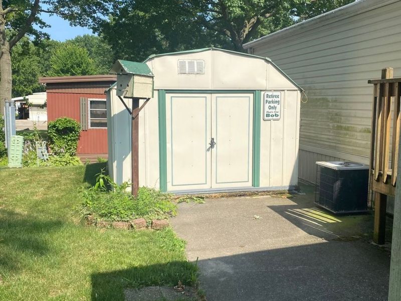 260 Westwoods, Amherst, OH 44001 Photo 5
