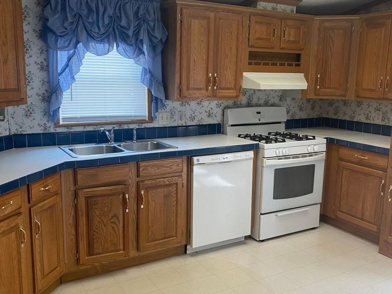 260 Westwoods, Amherst, OH 44001 Photo 6