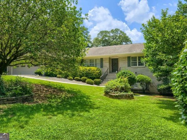 1909 Lake Lucerne Way SW, Lilburn, GA 30047