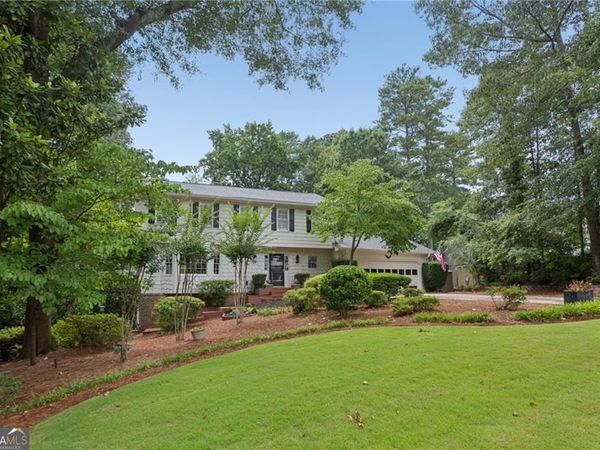 3825 Creekview Drive NE, Marietta, GA 30068