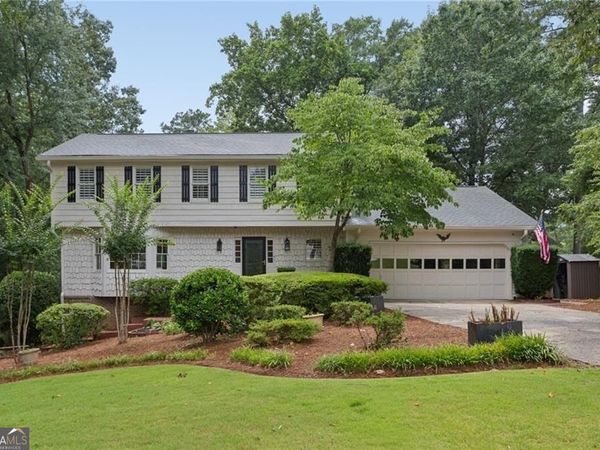 3825 Creekview Drive NE, Marietta, GA 30068