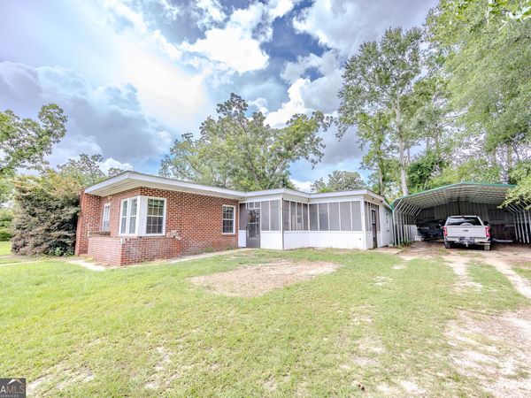 10 W Graham Street, Mc Rae Helena, GA 31055