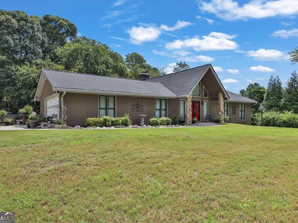 2184 Valley Creek Circle, Snellville, GA 30078