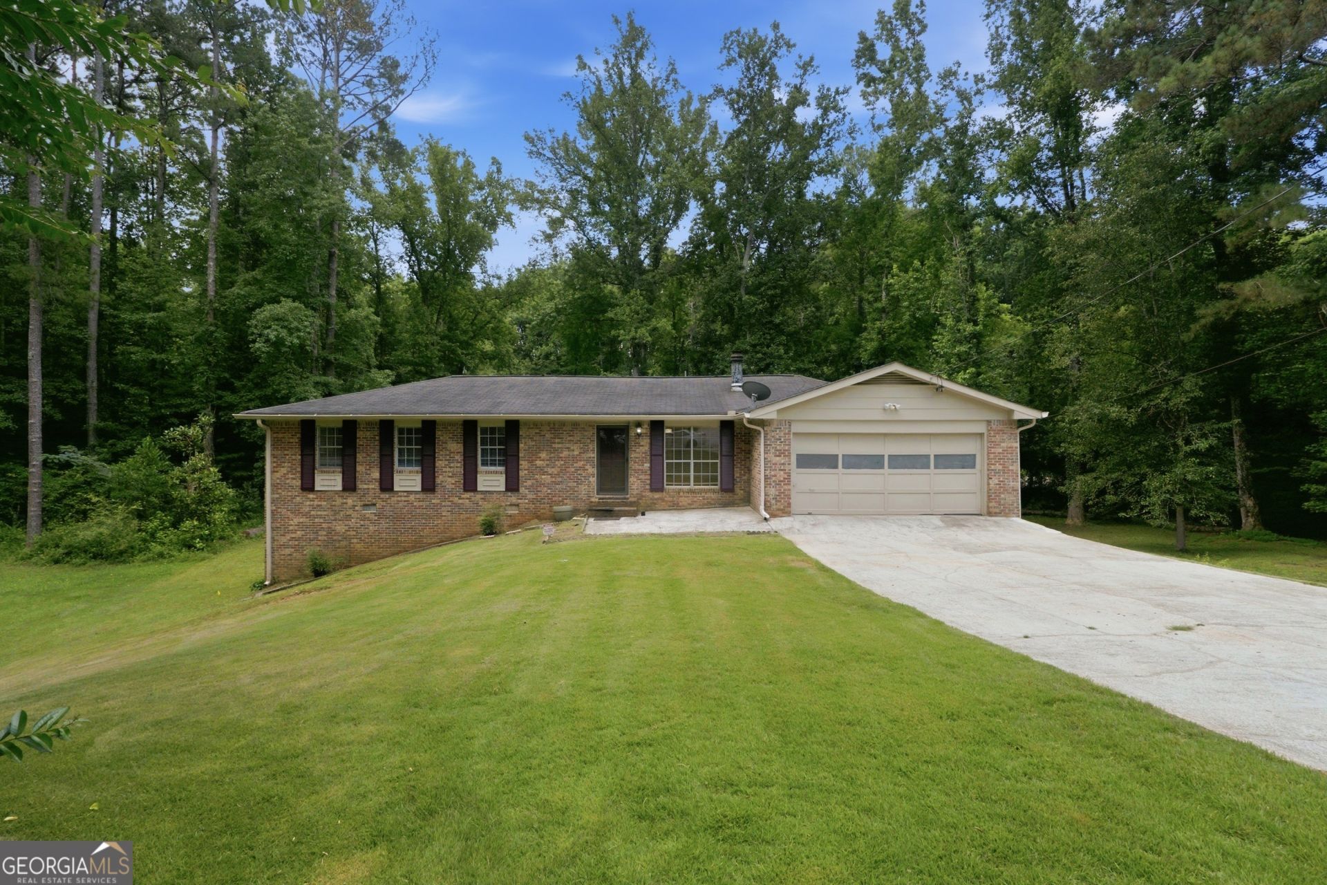 639 Cedrick Lane, Stone Mountain, GA 30087 Main Photo