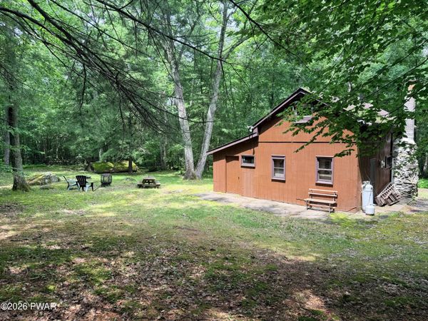 401 Lake Giles Road , Hawley, PA 18428