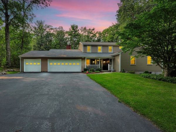 198 Meadow Wood Dr, Holden, MA 01520