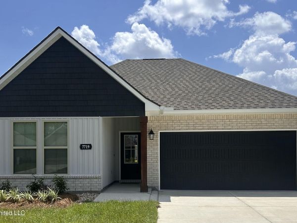 7719 Claymont Circle, Ocean Springs, MS 39564