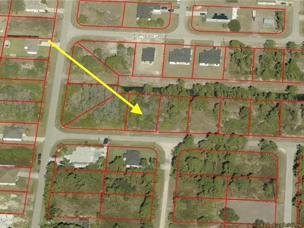 617 Trinity ST E, LEHIGH ACRES, FL 33974