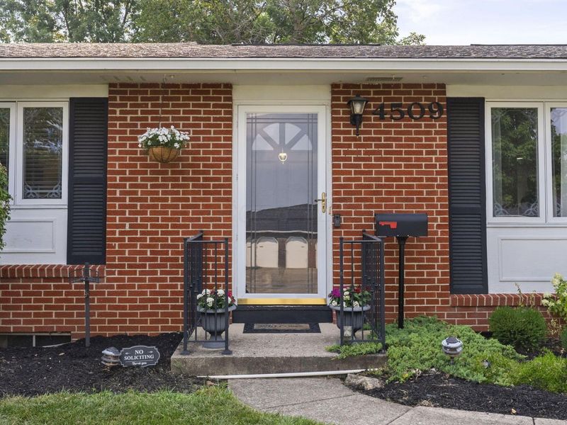 4509 Norwell Drive E, Columbus, OH 43220 Photo 2