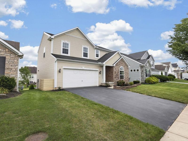 299 Dovetail Drive, Lewis Center, OH 43035 Photo 2