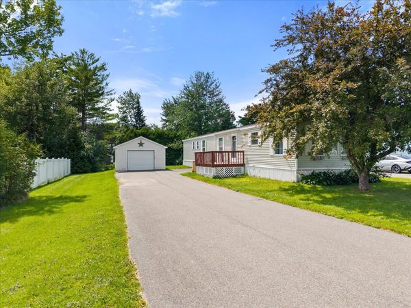 11 E Street , Bangor, ME 04401