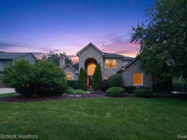 1822 Lexington Drive, Troy, MI 48084