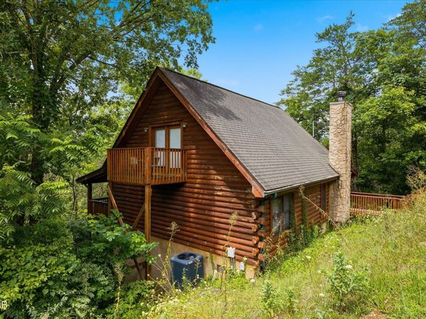 1356 Wedge Tailed Lane, Sevierville, TN 37876