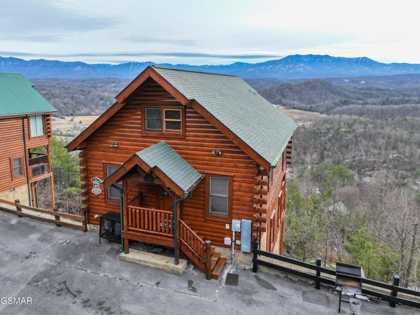 2607 Mountain Glory Trail , Sevierville, TN 37876