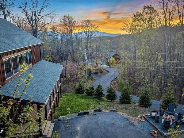 834 Pine Top Lane , Gatlinburg, TN 37738