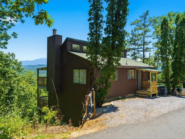 1846 Blue Tick Way , Sevierville, TN 37876