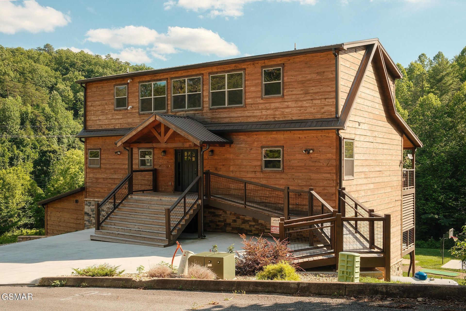 3036 Cloudburst Drive , Sevierville, TN 37862 Main Photo