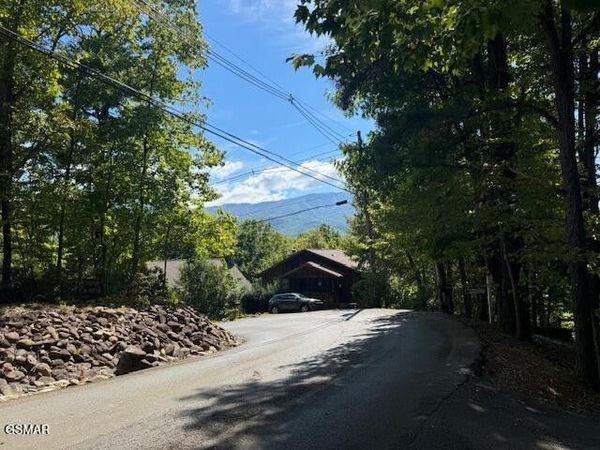 17 Deer Path Lane, Unit 17, Gatlinburg, TN 37738