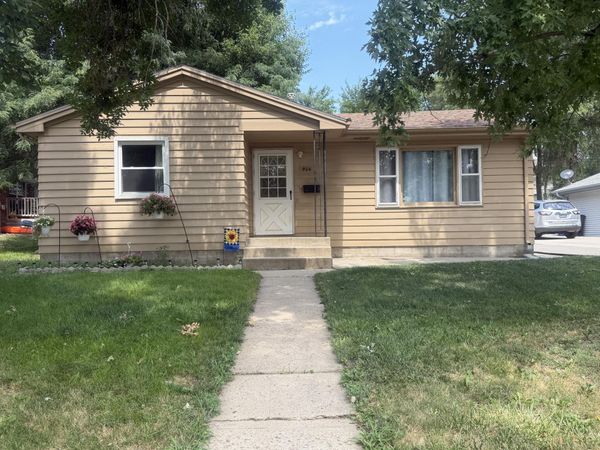 924 W 7th Ave, Mitchell, SD 57301