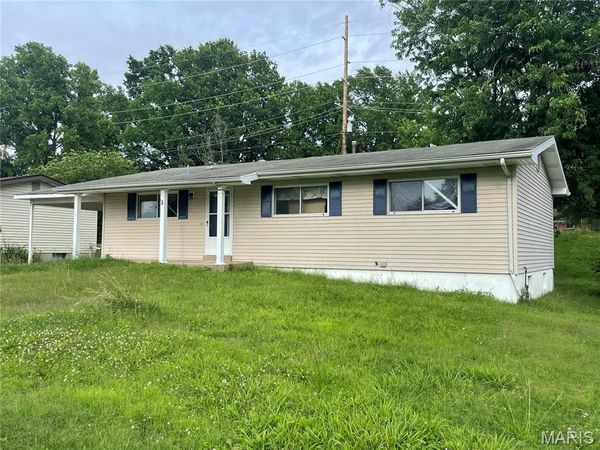 4136 Golden Valley Drive , Unincorporated, MO 63129